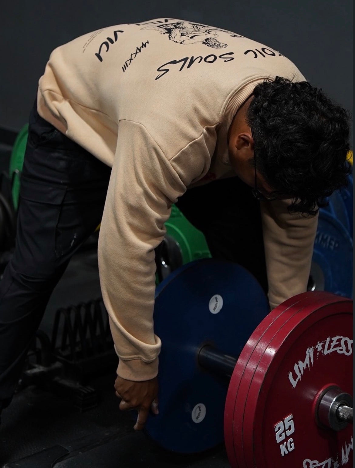 CONQUEROR CREW NECK